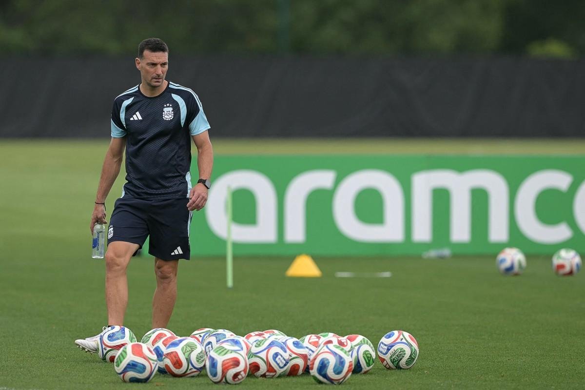 T&eacute;cnico foi campe&atilde;o da Copa do Mundo de 2022 e vice em 2026