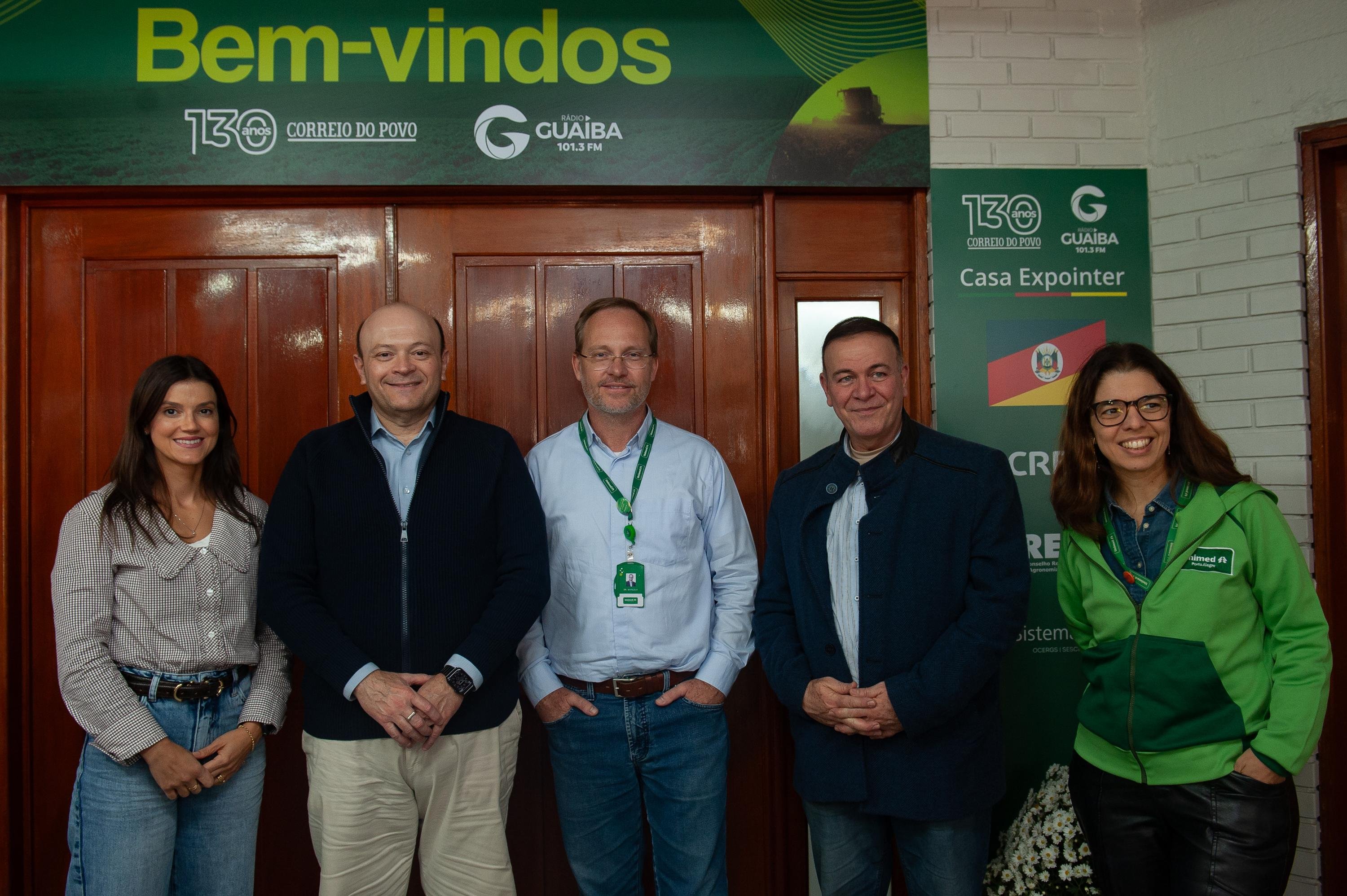 Equipe da Unimed Porto Alegre foi recebida pela dire&ccedil;&atilde;o do Correio do Povo e da R&aacute;dio Gua&iacute;ba
