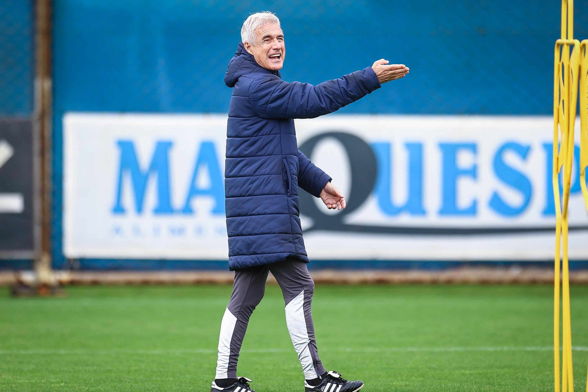 Lu&iacute;s Castro elogiou a atua&ccedil;&atilde;o do Tricolor no Gre-Nal 454