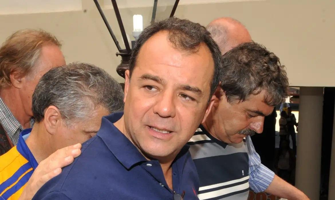 S&eacute;rgio Cabral &eacute; condenado a pagar R$ 1 milh&atilde;o por regalias
