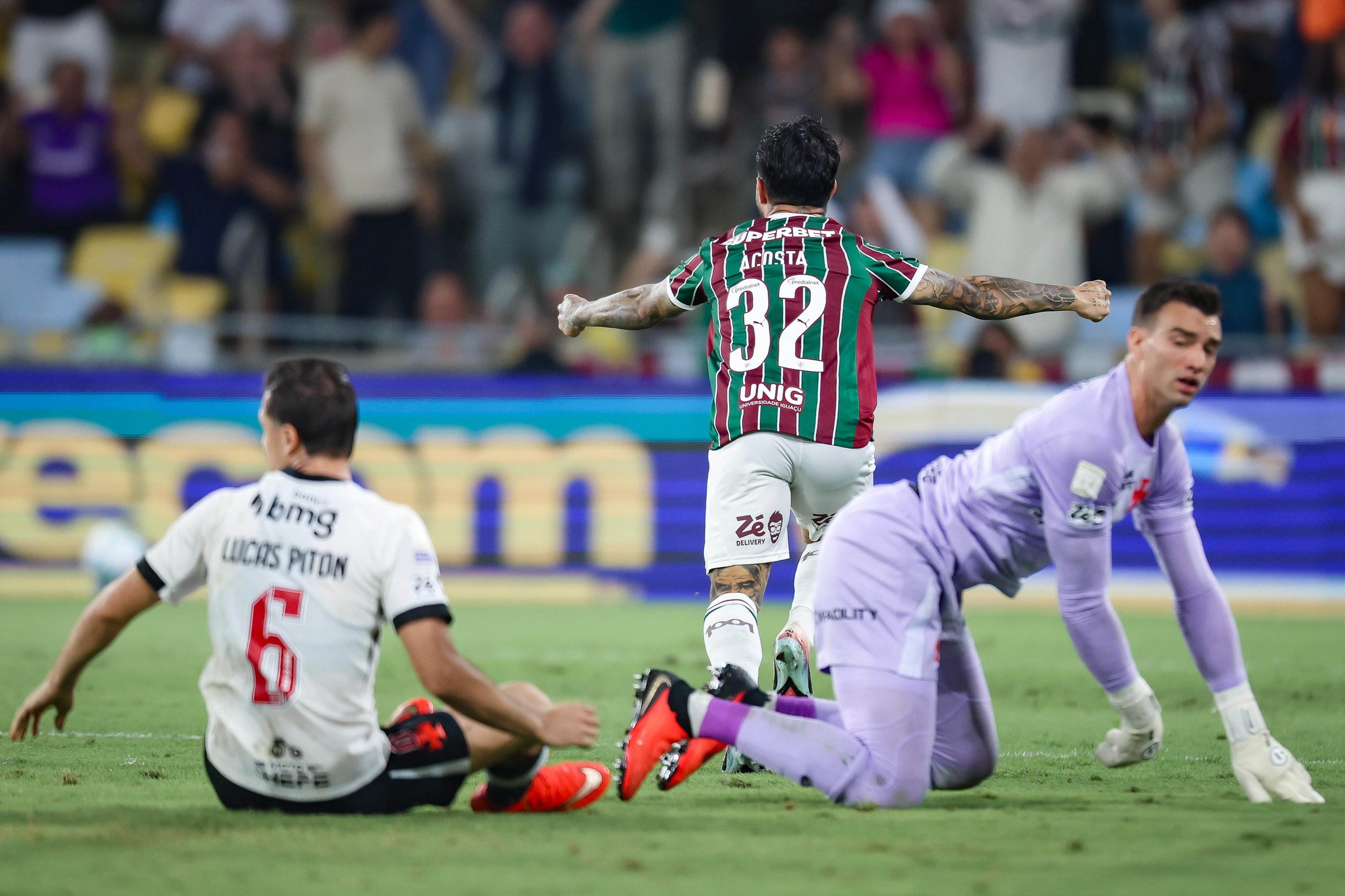 Fluminense vence Vasco, segue no G-4 e afunda rival no Z-4