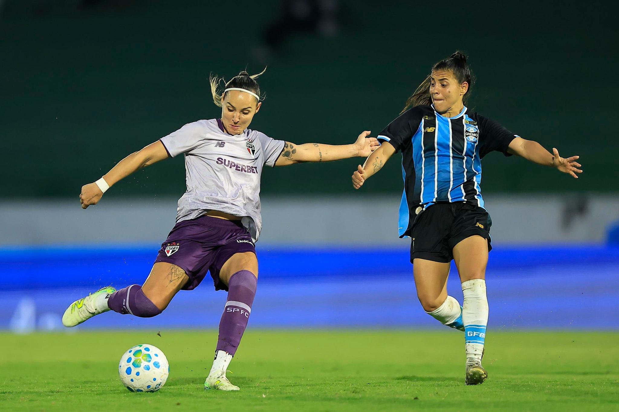 S&atilde;o Paulo eliminou o Gr&ecirc;mio, com vit&oacute;ria por 2 a 0