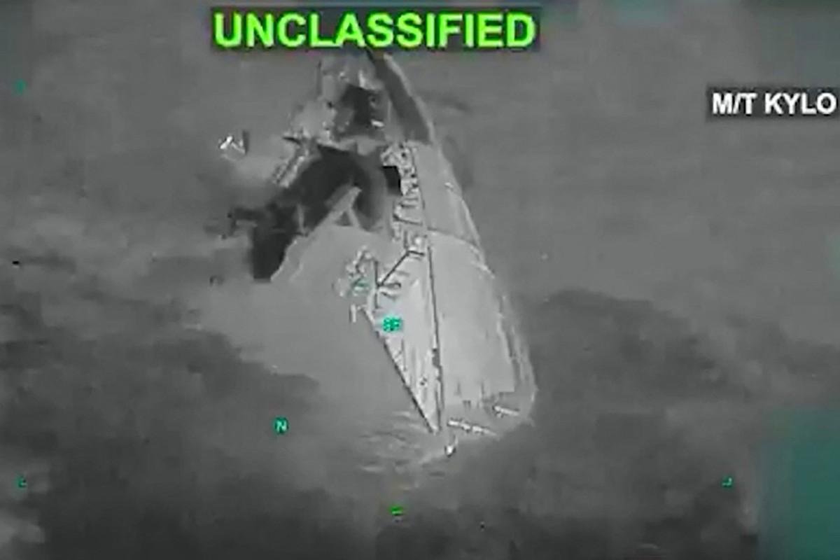EUA bombardearam petroleiros do Ir&atilde;, que respondeu atacando navios de guerra norte-americanos