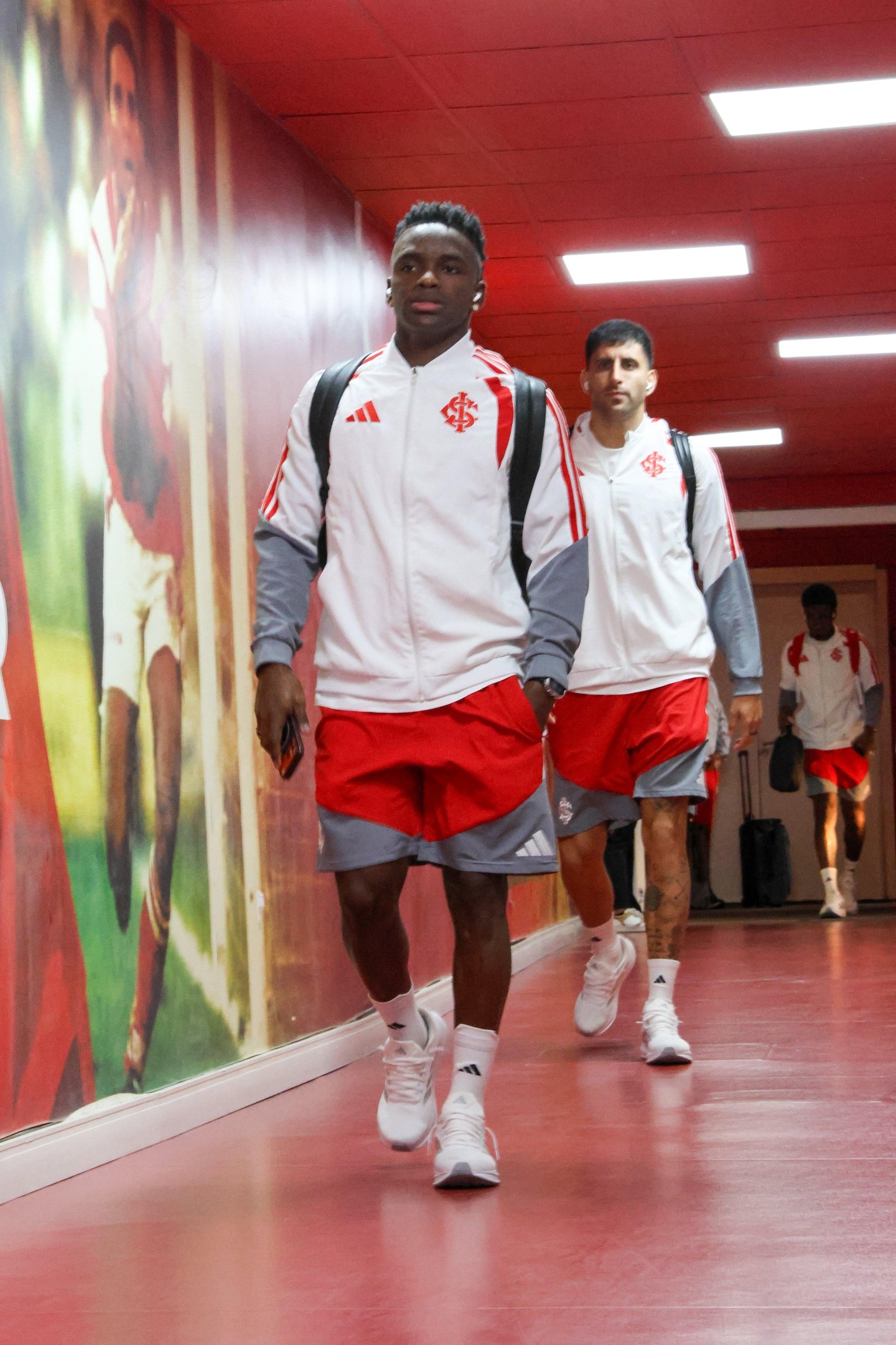 Carbonero come&ccedil;a entre os titulares contra o Santos