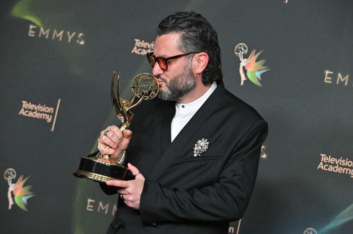 Miguel Gandelman recebeu Emmy de 'dire&ccedil;&atilde;o musical extraordin&aacute;ria', s&aacute;bado no Peacock Theater, em Los Angeles, pela dire&ccedil;&atilde;o musical do show de Bad Bunny no intervalo do Super Bowl
