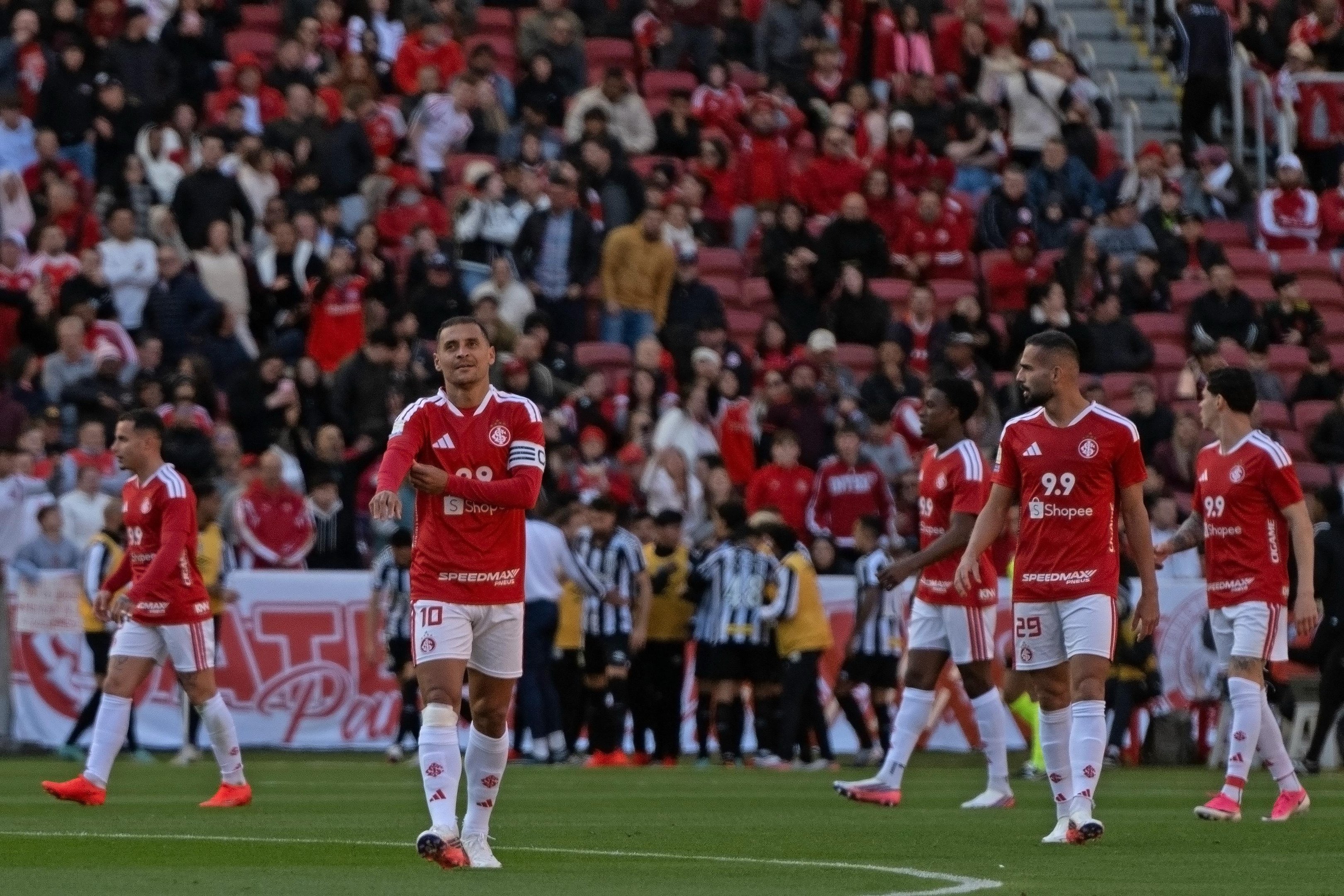 Inter perdeu no Beira-Rio, mas comiss&atilde;o t&eacute;cnica foi mantida