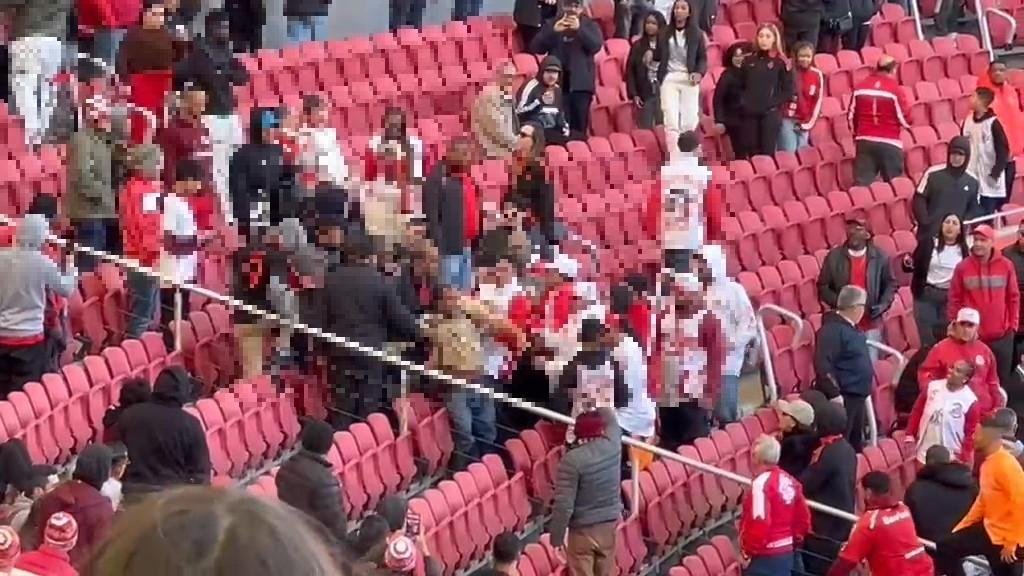 Torcedor do Santos foi agredido por colorados no fim do segundo tempo da partida