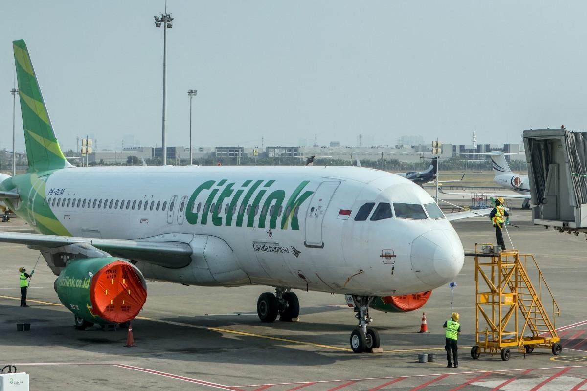 Indon&eacute;sia fecha aeroportos ap&oacute;s erup&ccedil;&atilde;o vulc&acirc;nica e milhares de passageiros ficam retidos