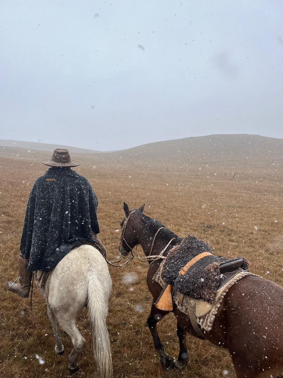Campos de Cima da Serra j&aacute; havia registrado neve na tarde de domingo