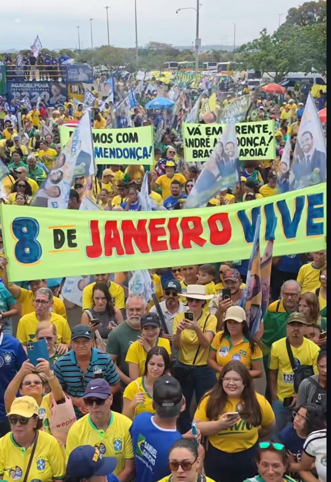 O ato ocorreu em frente ao Eixo Cultural Ibero-Americano, cerca de 3,5 km de dist&acirc;ncia da Esplanada dos Minist&eacute;rios