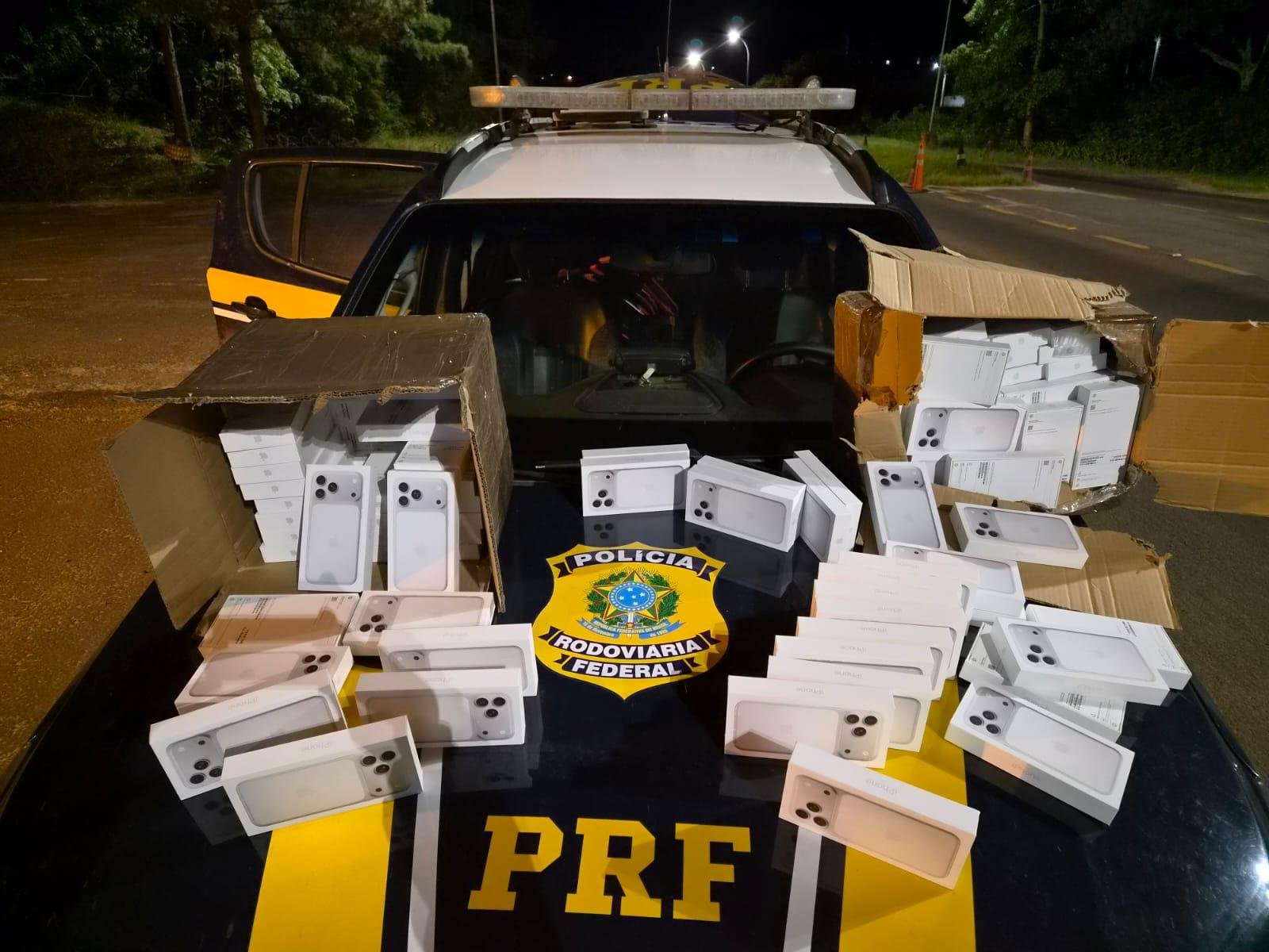 Ve&iacute;culo e produtos foram apreendidos e encaminhados a Pol&iacute;cia Federal