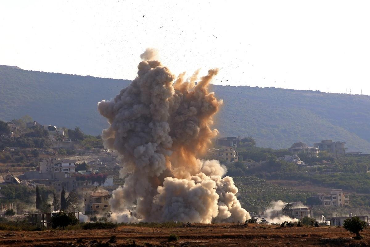 Desde que o Ex&eacute;rcito israelense anunciou que tomou o controle da colina de Ali Taher, posi&ccedil;&atilde;o estrat&eacute;gica do Hezbollah em Nabatiye, o pa&iacute;s intensificou os ataques na regi&atilde;o