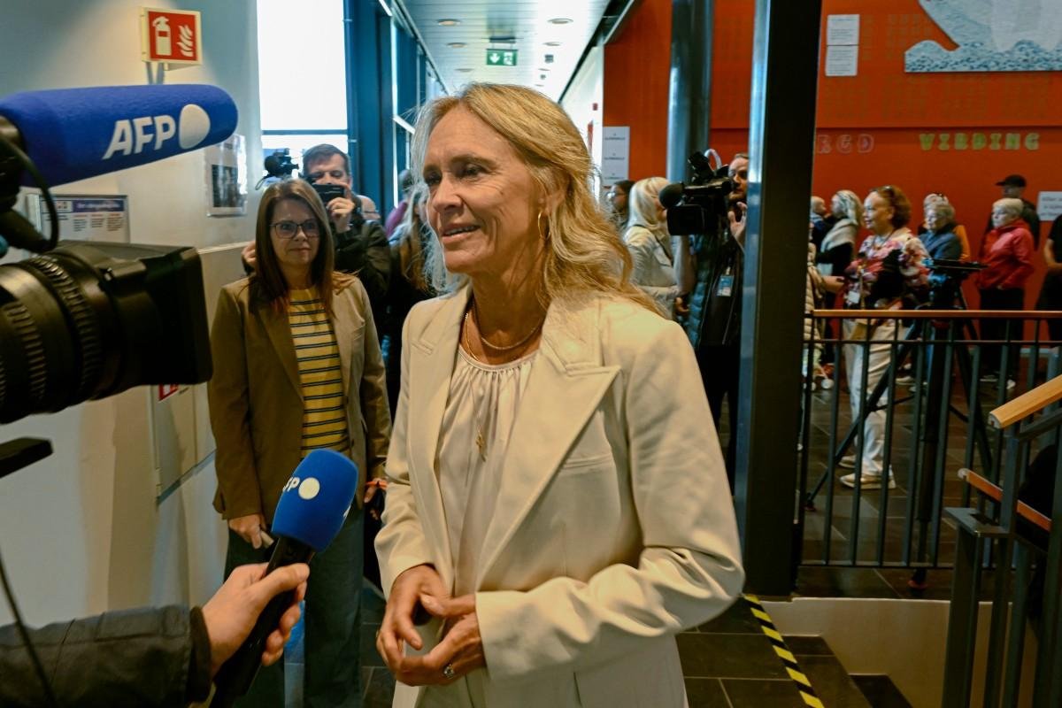 ministra das Rela&ccedil;&otilde;es Exteriores, Thorgerdur Katrin Gunnarsdottir, convocou embaixador americano
