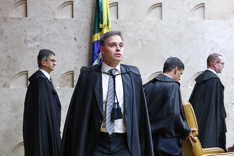 Mendon&ccedil;a atende pedido de Fachin e retira sigilo do caso Master