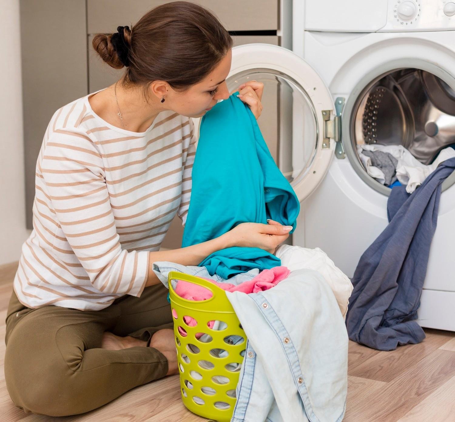 Na lavanderia, o produto pode ajudar no tratamento de roupas brancas e coloridas com manchas ou res&iacute;duos mais dif&iacute;ceis