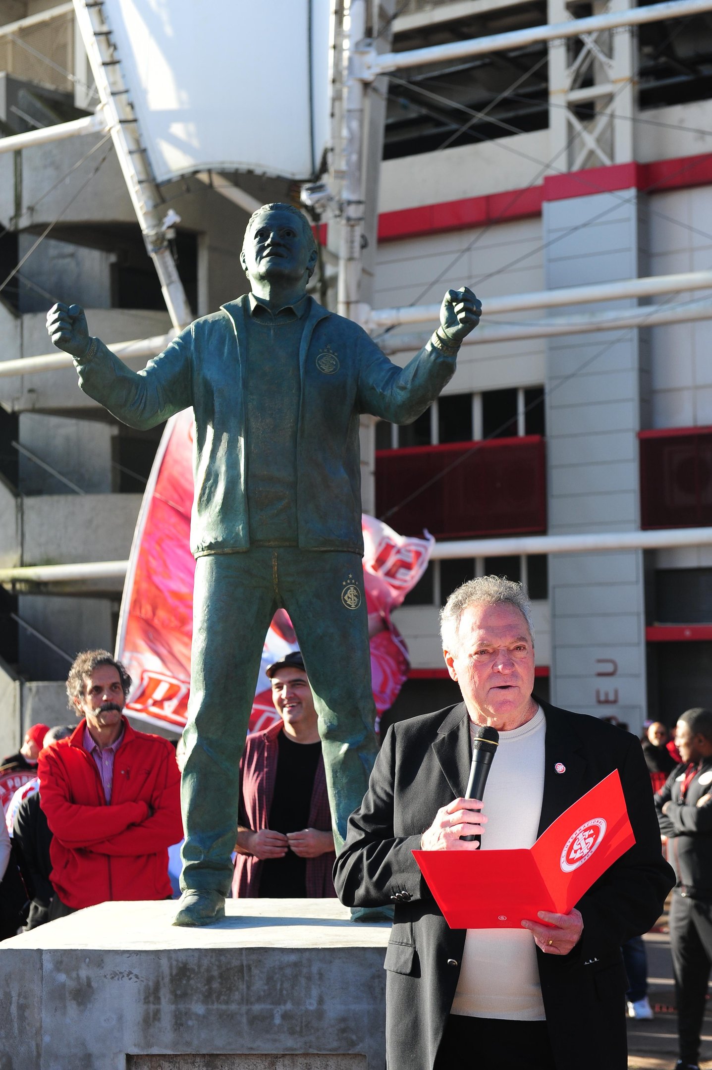 Abel ganhou uma est&aacute;tua