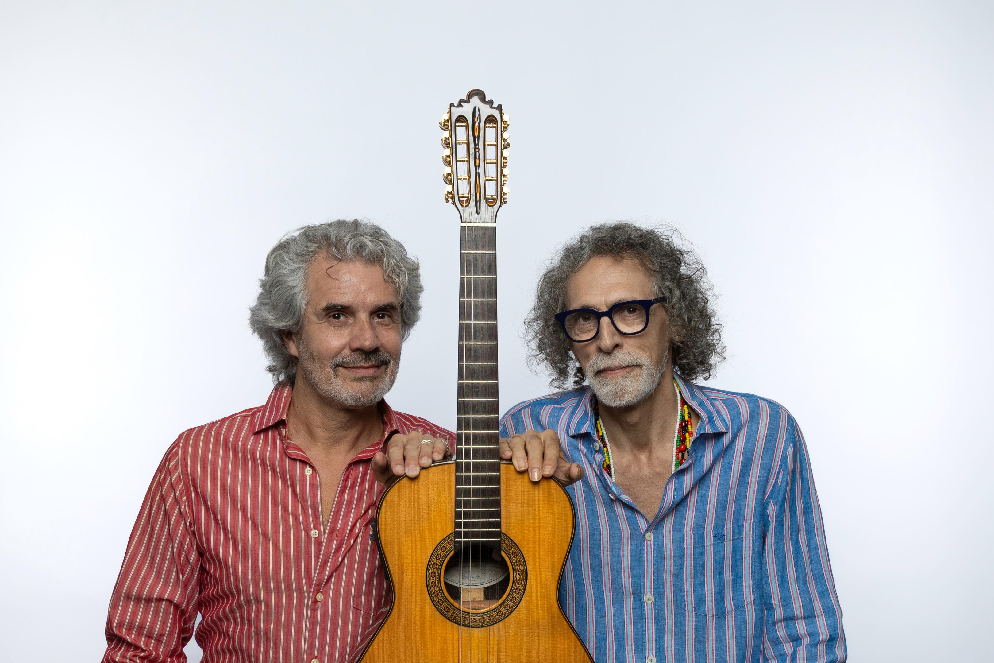 O cantor Dudu Sperb e o instrumentista Cau Karam apresentam-se no dia 9 de setembro, quarta, &agrave;s 12h30min, no Multipalco Eva Sopher, pelo Musical &Eacute;vora