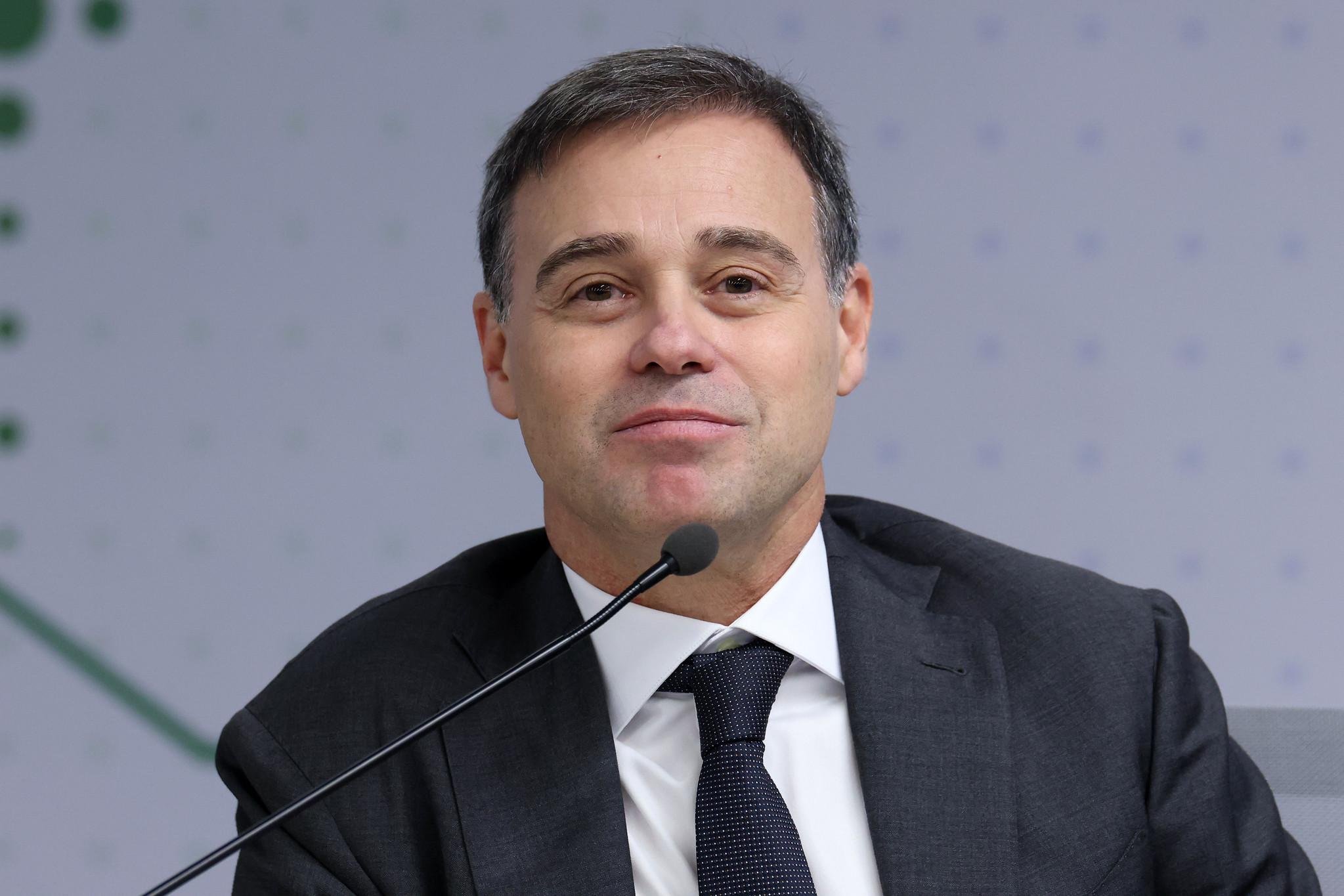 Mendonça diz que Flávio e Lula podem divulgar sigilos
