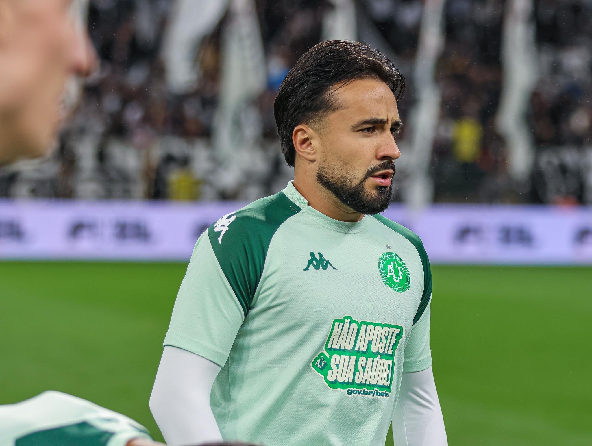 Formado na base do Inter, lateral teve les&atilde;o muscular