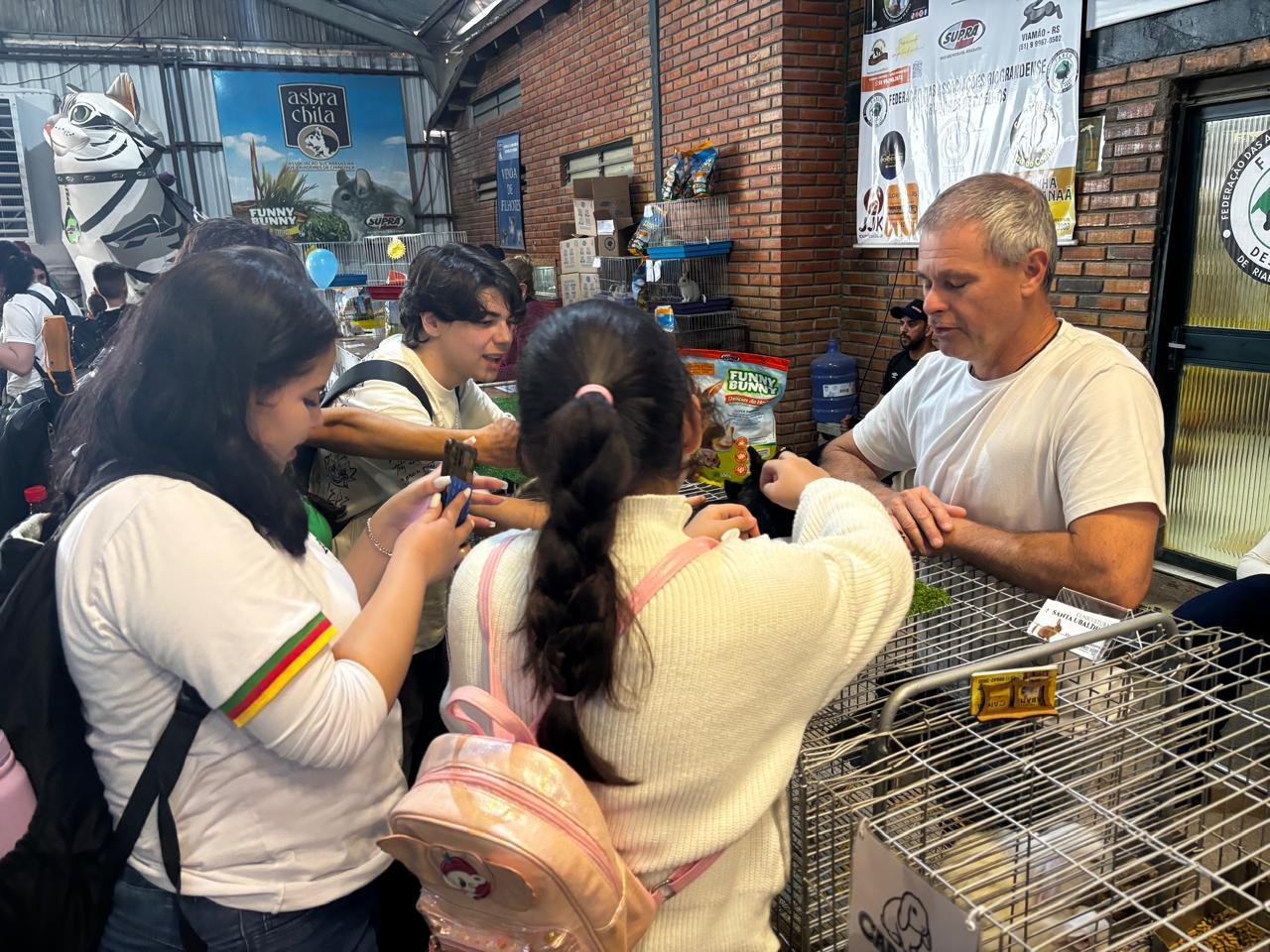 Feira teve mostras educativas, contato com animais e exposi&ccedil;&atilde;o de m&aacute;quinas agr&iacute;colas