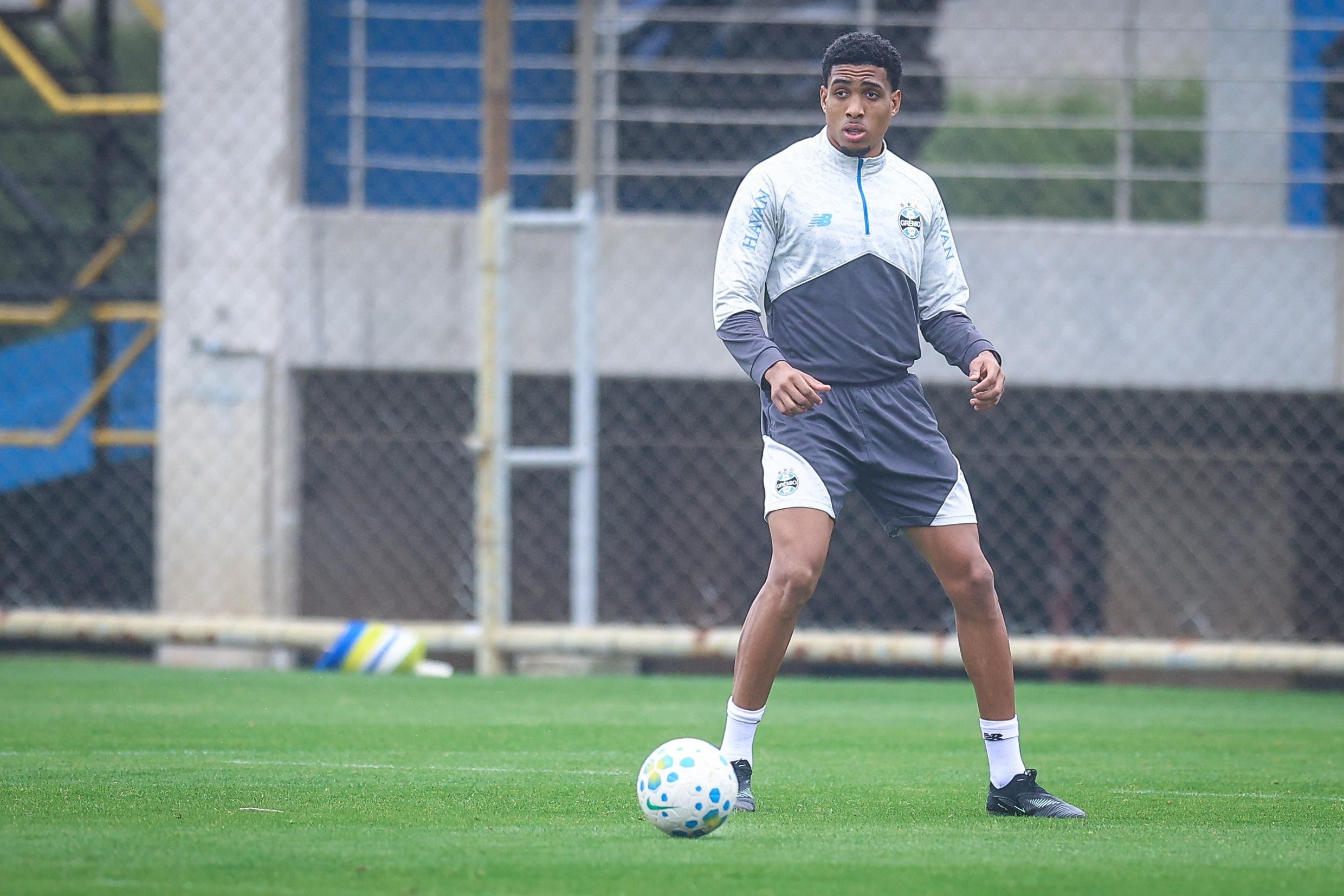Wallace ser&aacute; titular contra os cariocas, na Arena
