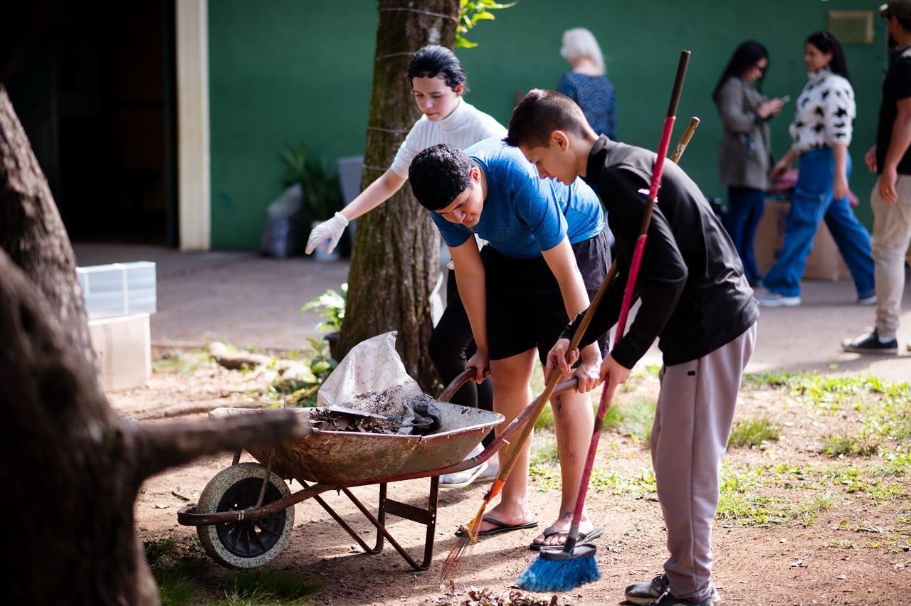 Alunos da Escola de Ensino M&eacute;dio Neuza Goulart Brizola participaram das atividades