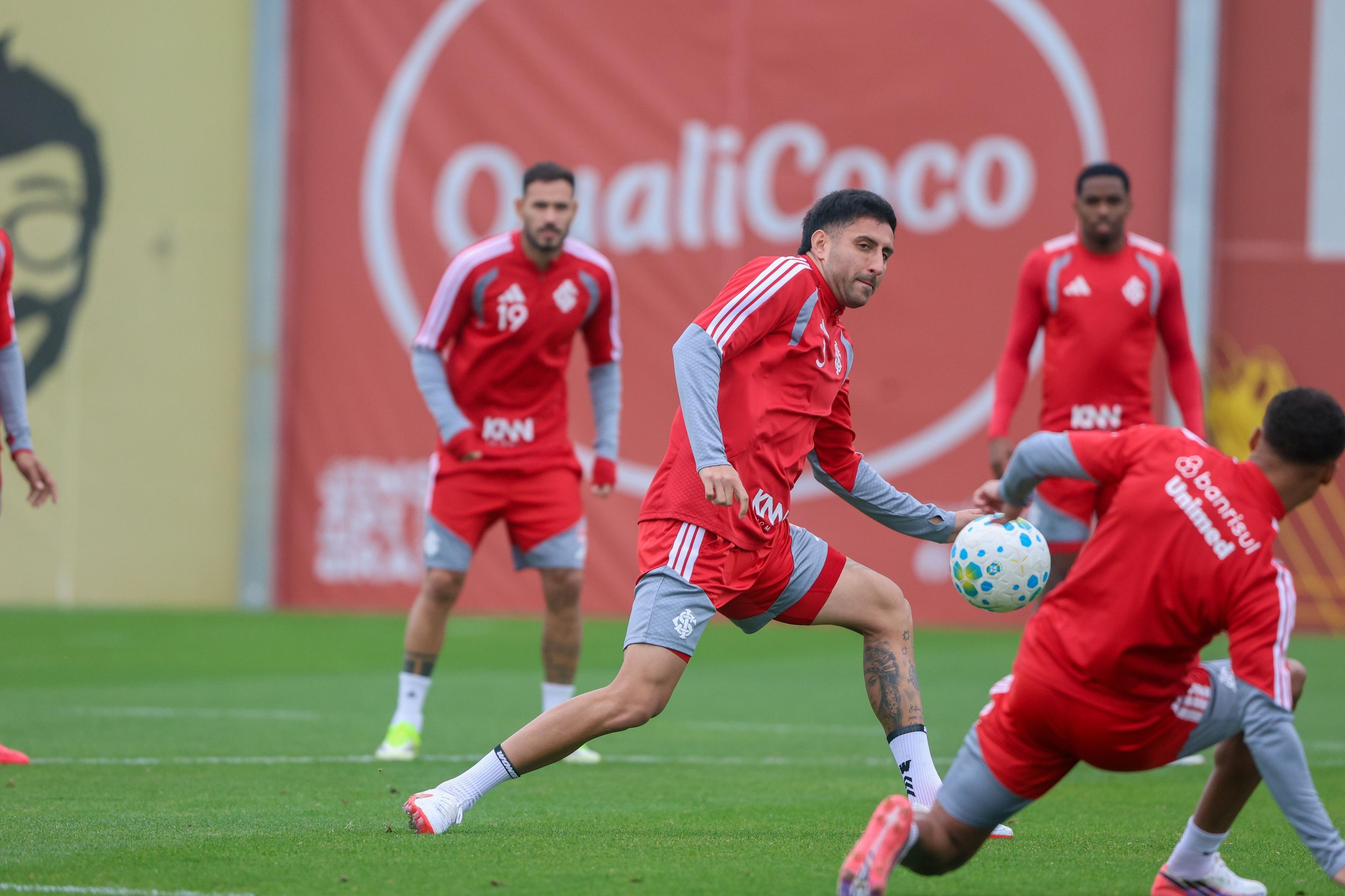 Marip&aacute;n retorna &agrave; zaga ap&oacute;s ser preservado contra o Santos