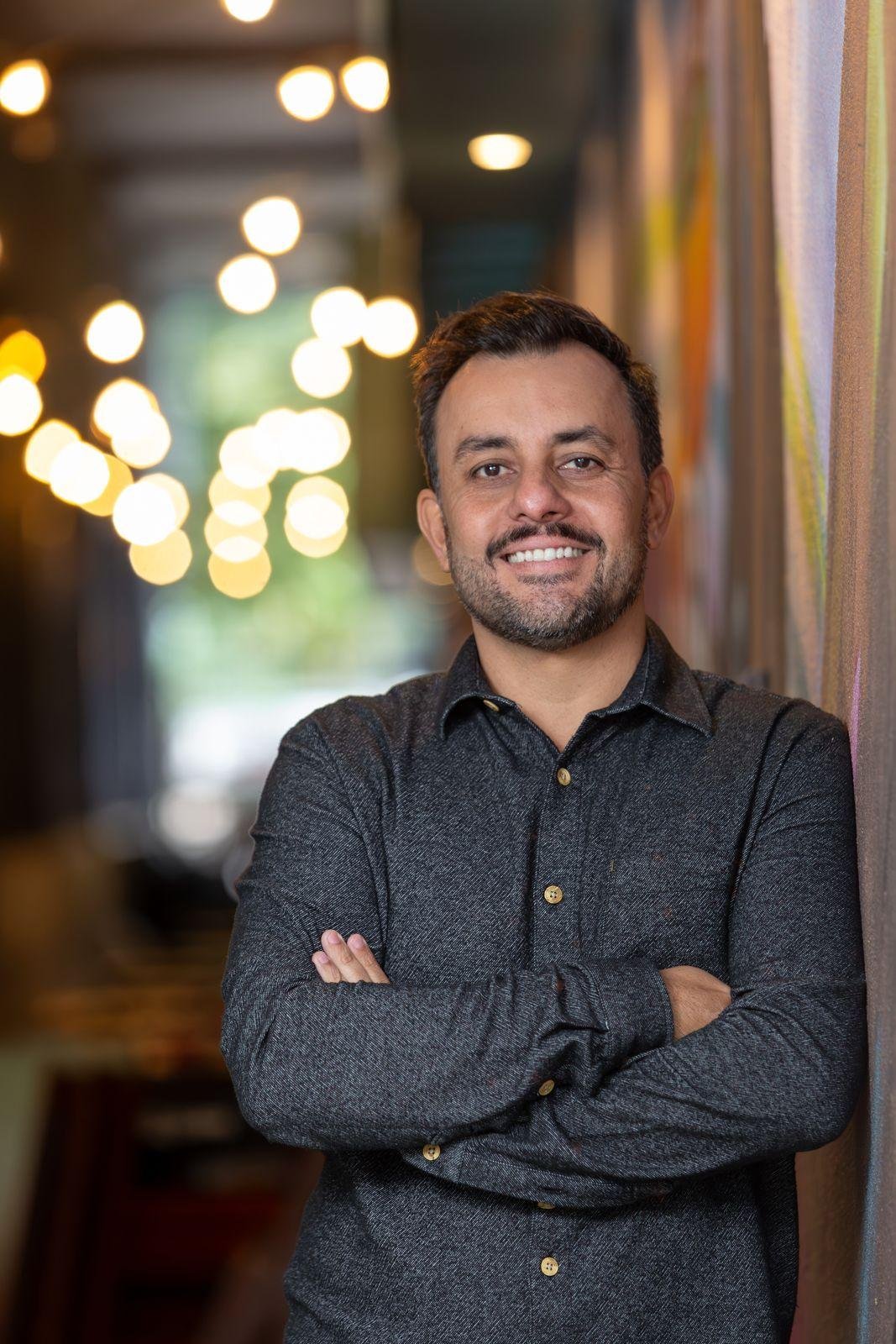 Rodrigo Leme lan&ccedil;a &ldquo;This is Macrodesign: Design para todos&rdquo; (AGE), de Rodrigo Leme, com sess&atilde;o de aut&oacute;grafos nesta sexta, 11/9, &agrave;s 18h, no estande da Livraria Loyola, na Rua C30