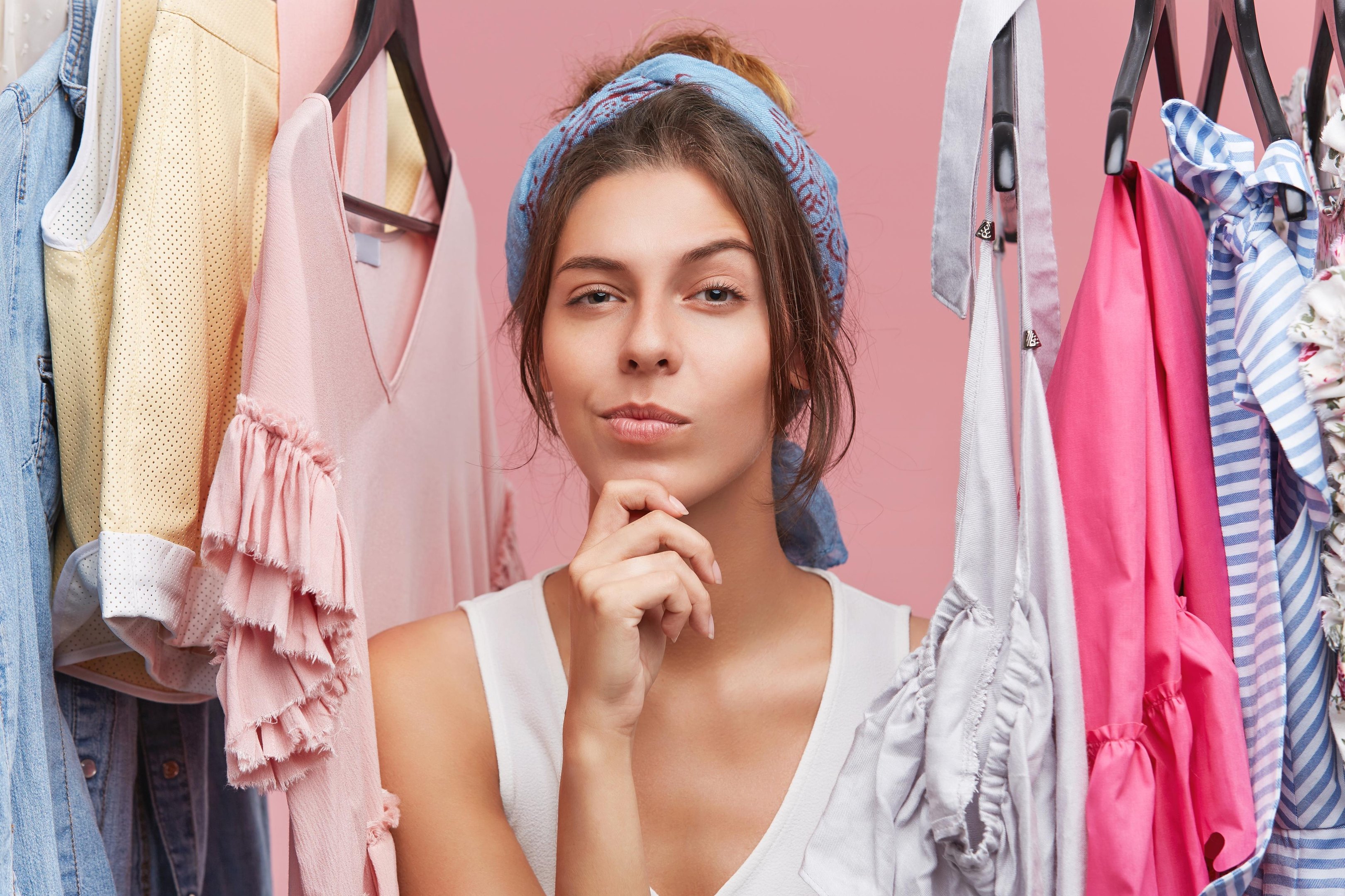 Uma mesma pe&ccedil;a pode ganhar propostas diferentes com a troca de acess&oacute;rios, cal&ccedil;ados e sobreposi&ccedil;&otilde;es, ampliando as possibilidades do guarda-roupa