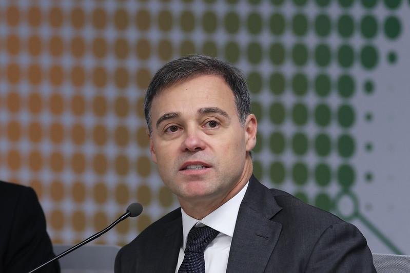 Ministro diz que PF entregou uma c&oacute;pia de seguran&ccedil;a dos dados extra&iacute;dos do celular de Vorcaro, em um HD
