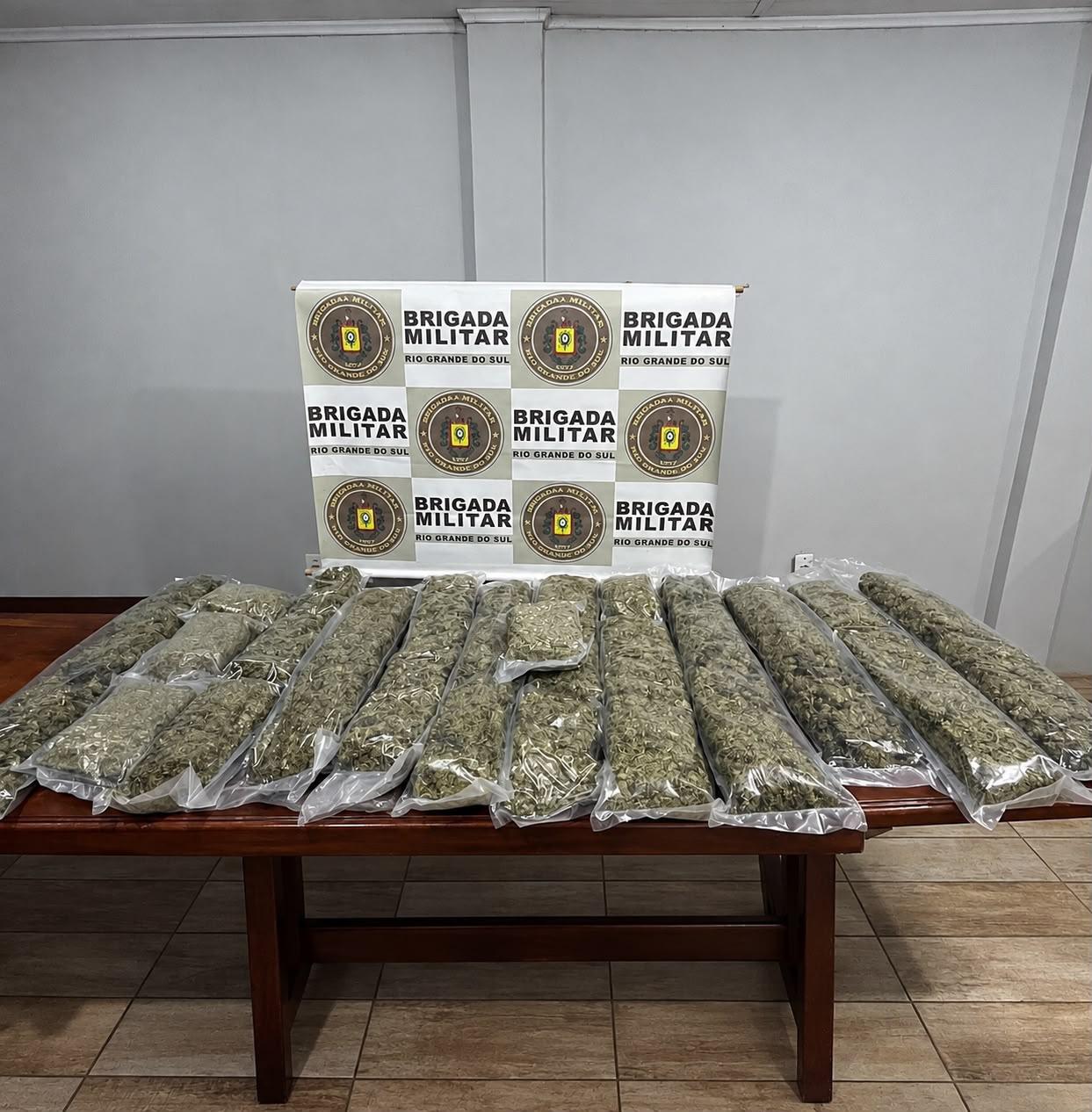 Material foi identificado pela Brigada Militar como skank, droga conhecida como &ldquo;supermaconha&rdquo;, pesando cerca de 13,5 quilos