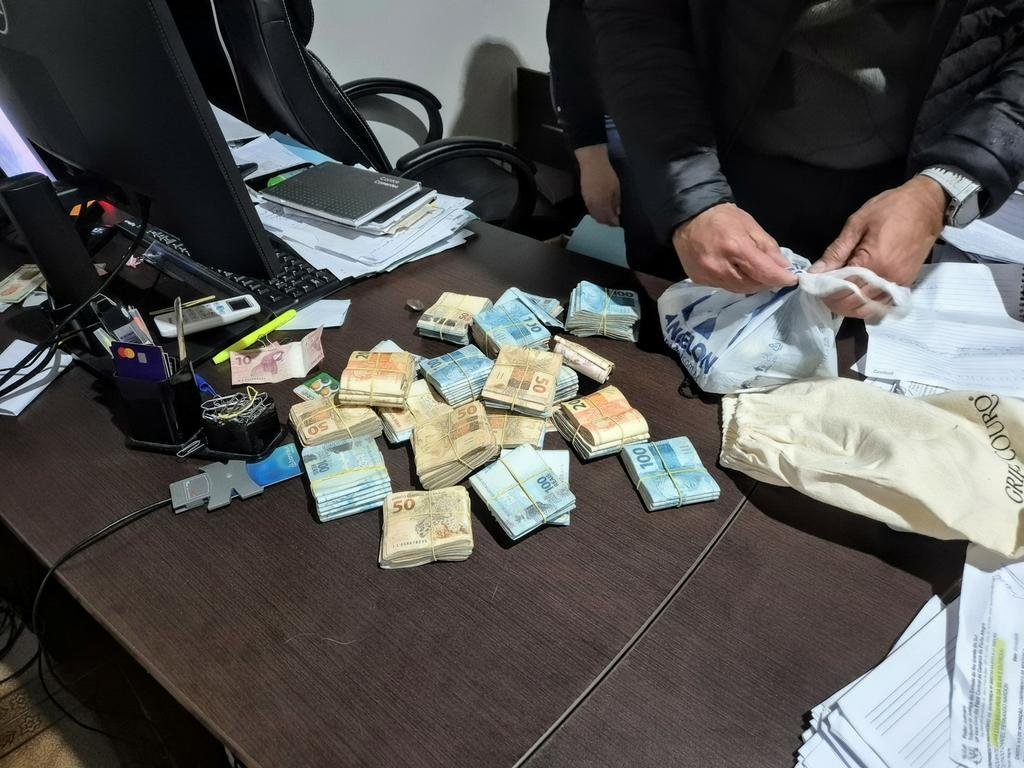 Nas buscas realizadas durante o cumprimento de mandados da Opera&ccedil;&atilde;o Mallus Doctor 3 foram apreendidos valores em esp&eacute;cie