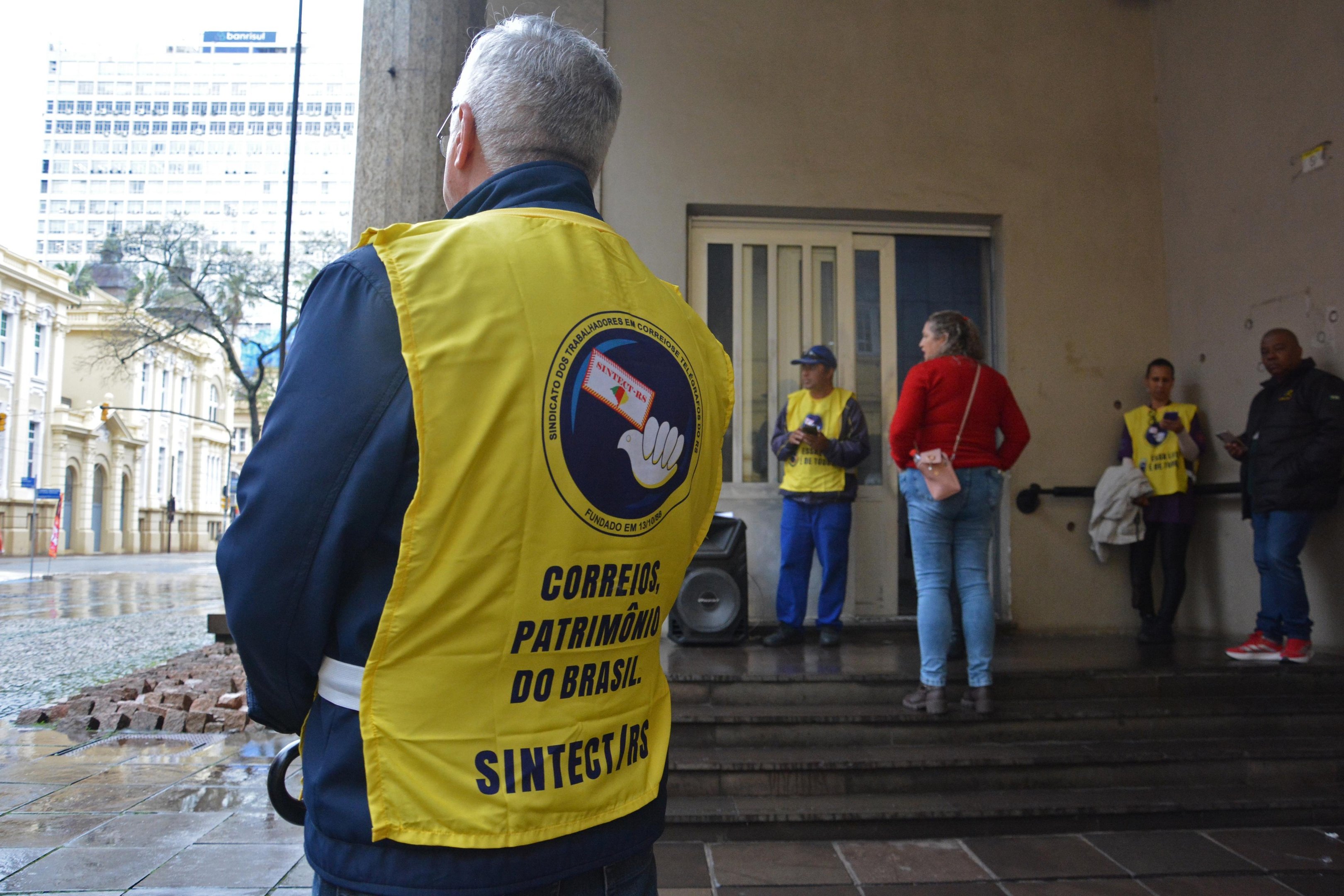Sindicato volta a se reunir na segunda-feira para decidir rumos da greve estabelecida por tempo indeterminado