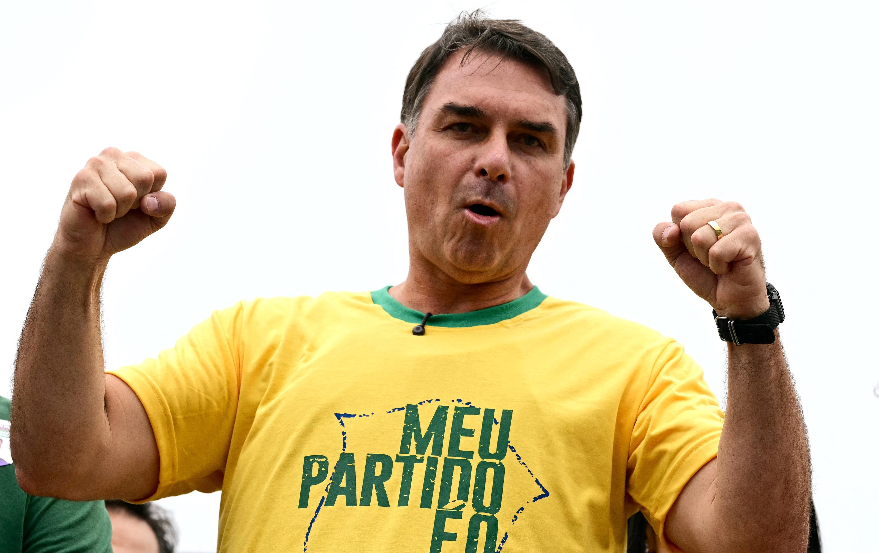 Fl&aacute;vio Bolsonaro: N&atilde;o existe ajuda do governo americano