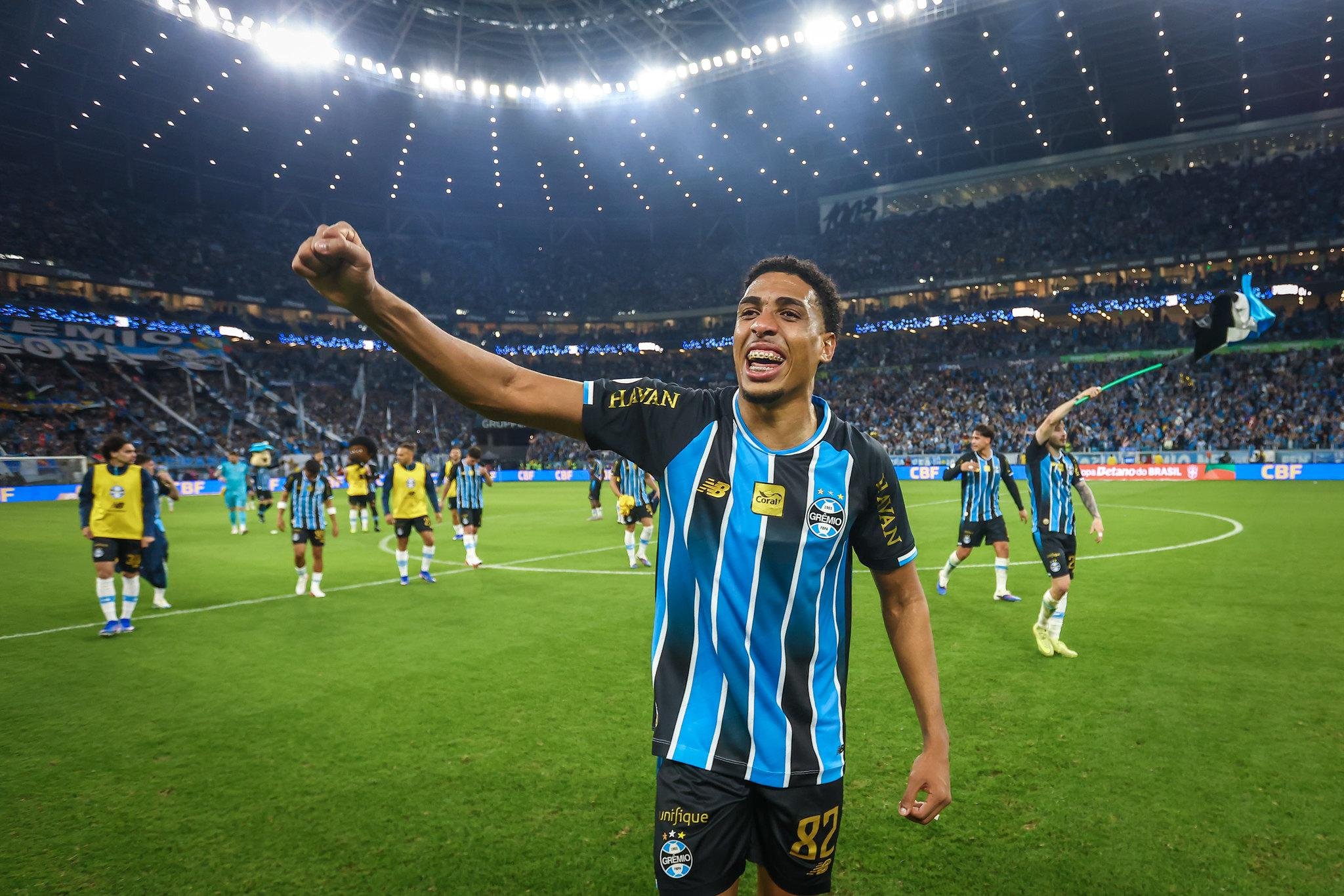 Wallace, assim como o goleiro Weverton, convocou a torcida do Gr&ecirc;mio para o jogo com o Vasco