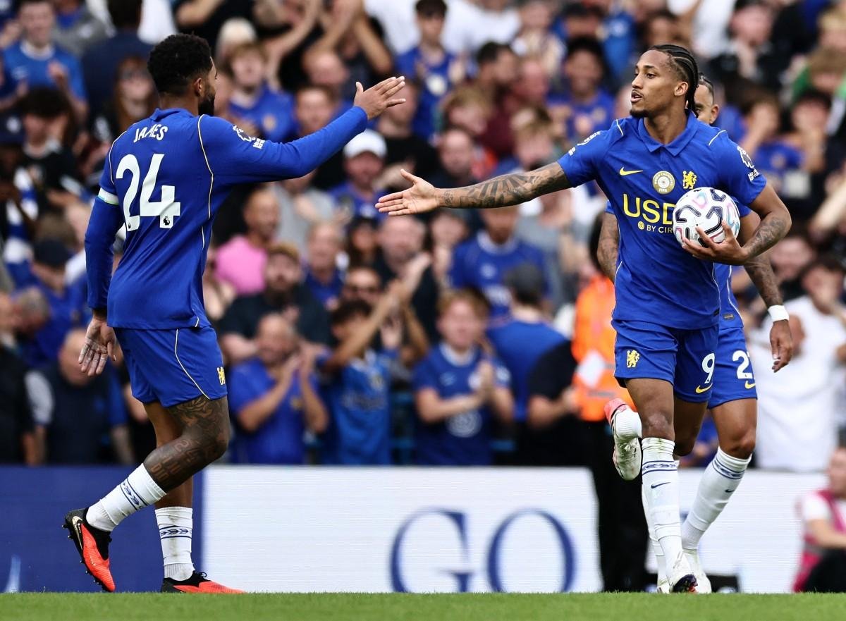 Jo&atilde;o Pedro marca, Chelsea reage e empata com Hull City