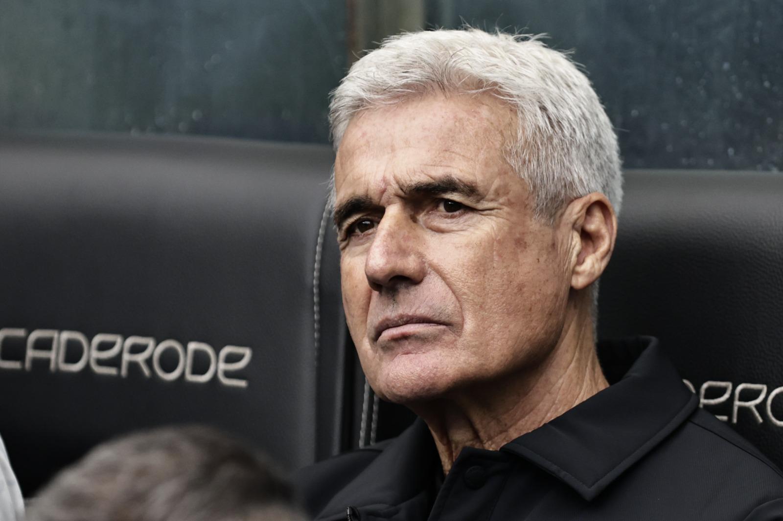Lu&iacute;s Castro ficou incomodado com as perguntas na entrevista coletiva