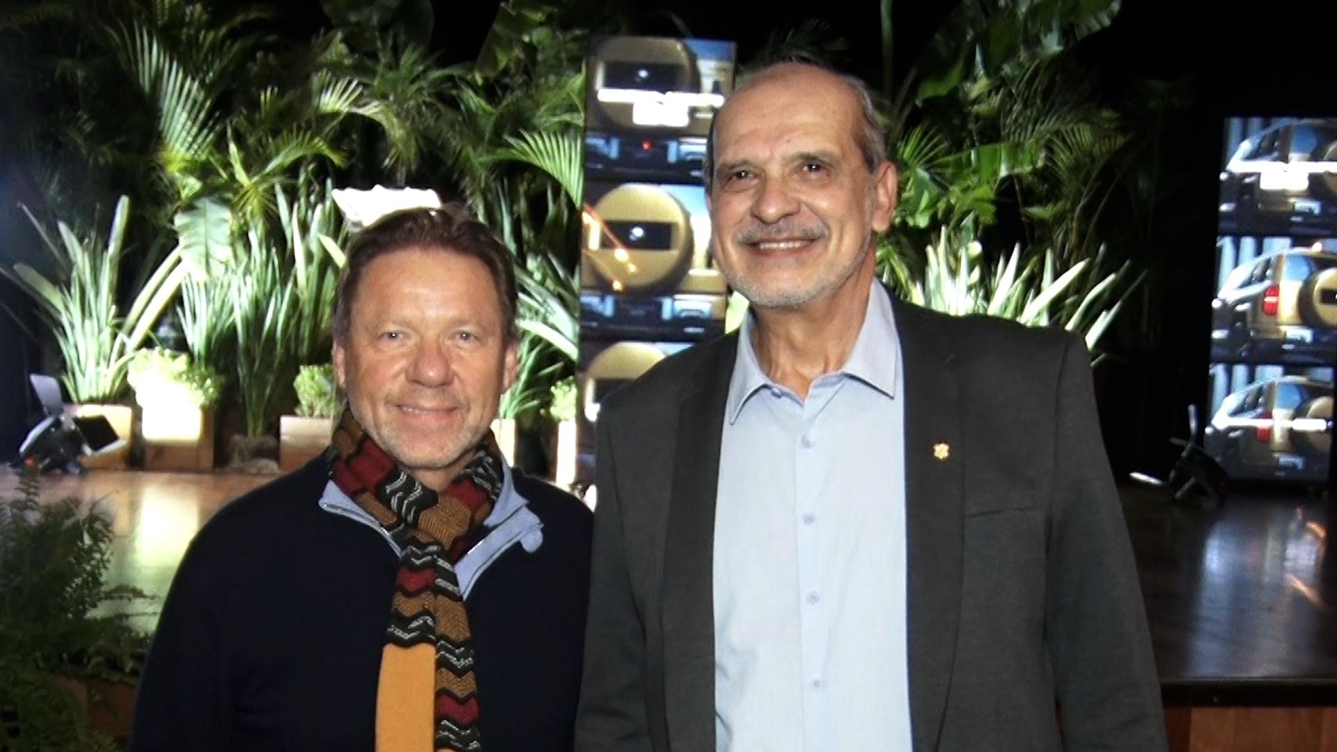 O chef franc&ecirc;s Claude Troisgros e Ricardo Alves, presidente do Gr&ecirc;mio N&aacute;utico Uni&atilde;o, no jantar "Semana Gastron&ocirc;mica" do Gr&ecirc;mio N&aacute;utico Uni&atilde;o