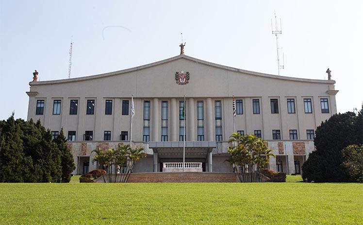 O Pal&aacute;cio dos Bandeirantes &eacute; o edif&iacute;cio-sede do Governo do Estado de S&atilde;o Paulo