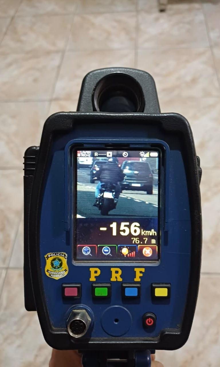 Mais de dois mil ve&iacute;culos foram multados por estar acima da velocidade em trechos cr&iacute;ticos da regi&atilde;o metropolitana