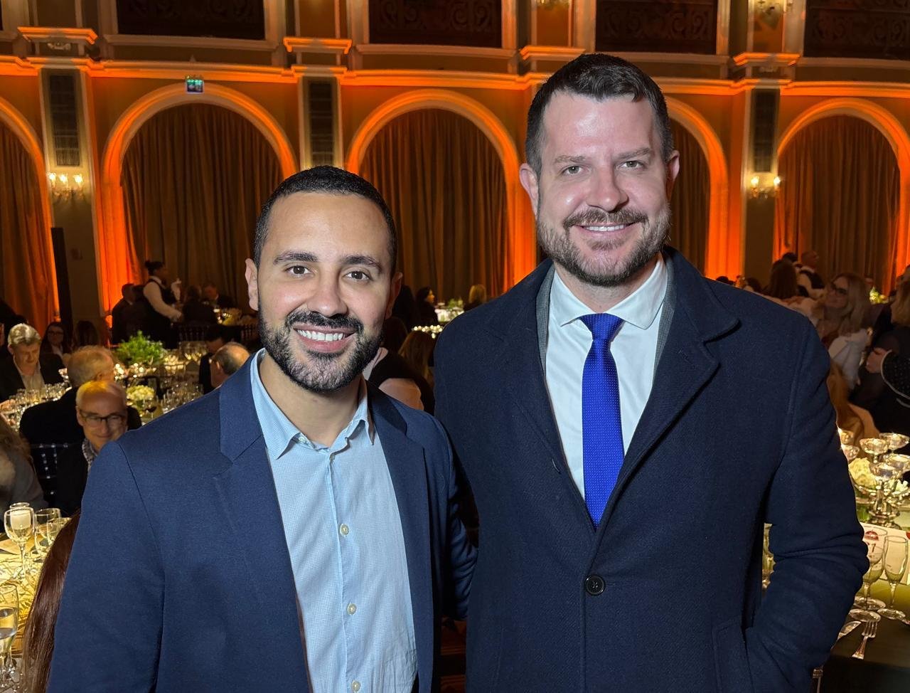 Francisco Neto, o dermatologista dos famosos, com Germano Bremm, secret&aacute;rio do Meio Ambiente do munic&iacute;pio