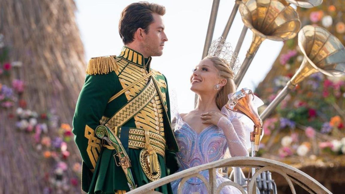 Ariana Grande e Jonathan Bailey trabalharam juntos em "Wicked"