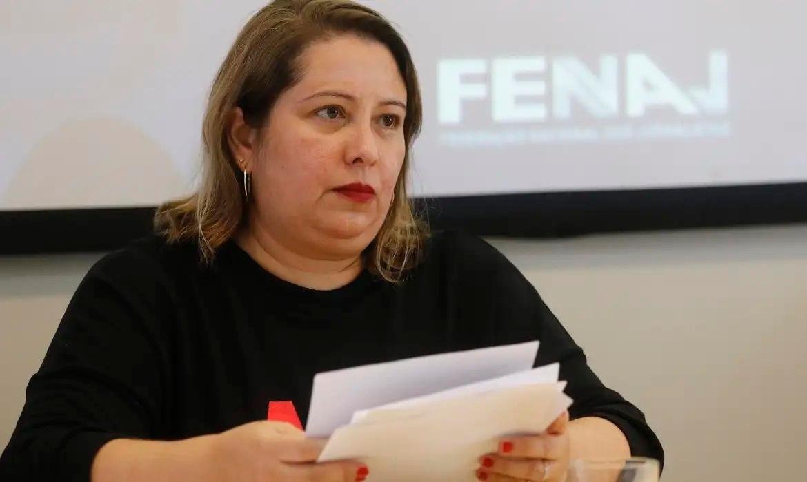 Samira de Castro argumenta que os problemas reais do pa&iacute;s est&atilde;o deixando de ser discutidos
