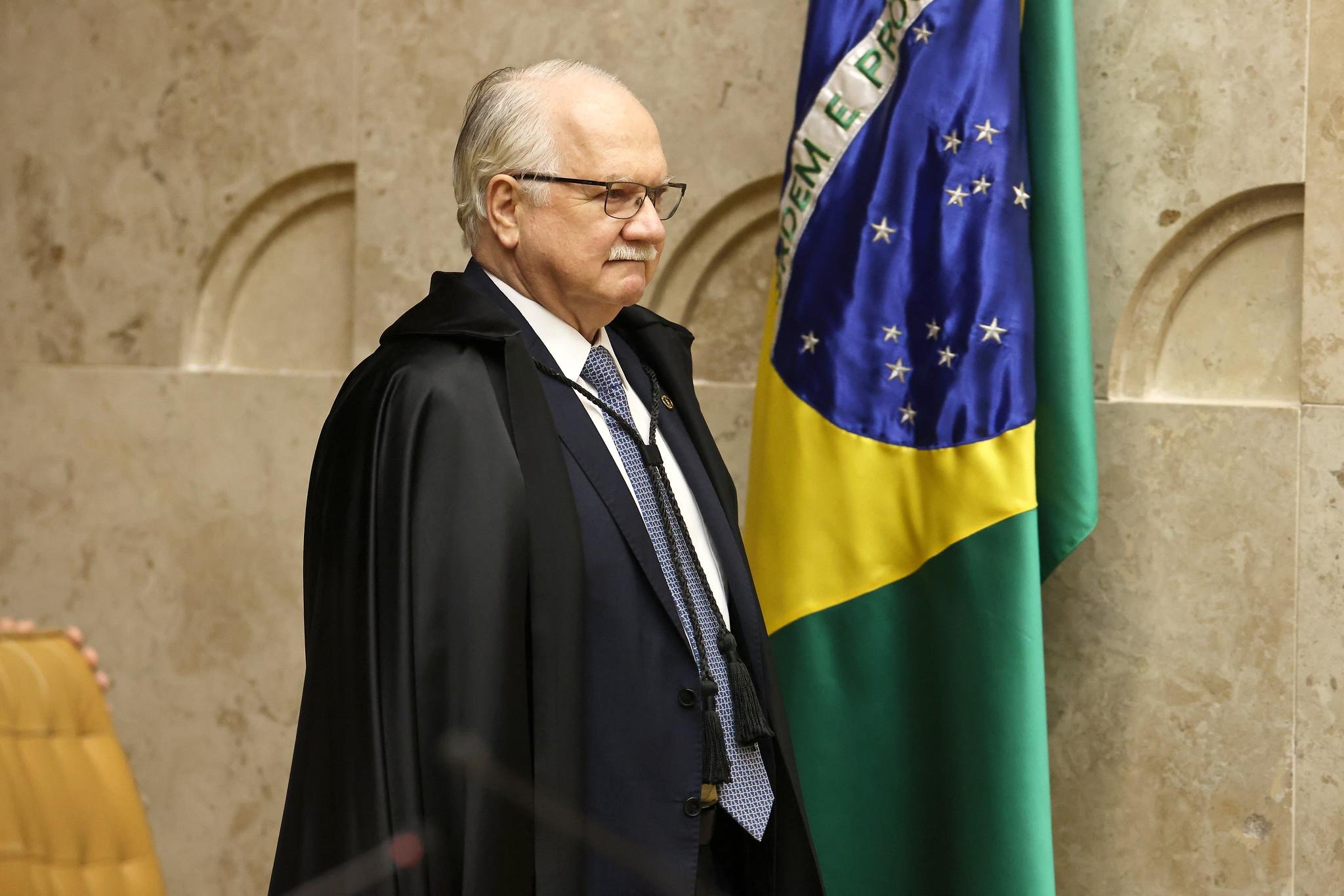 Rog&eacute;rio Marinho, coordenador da campanha de Fl&aacute;vio Bolsonaro, debate com Fachin interfer&ecirc;ncias do STF no TSE