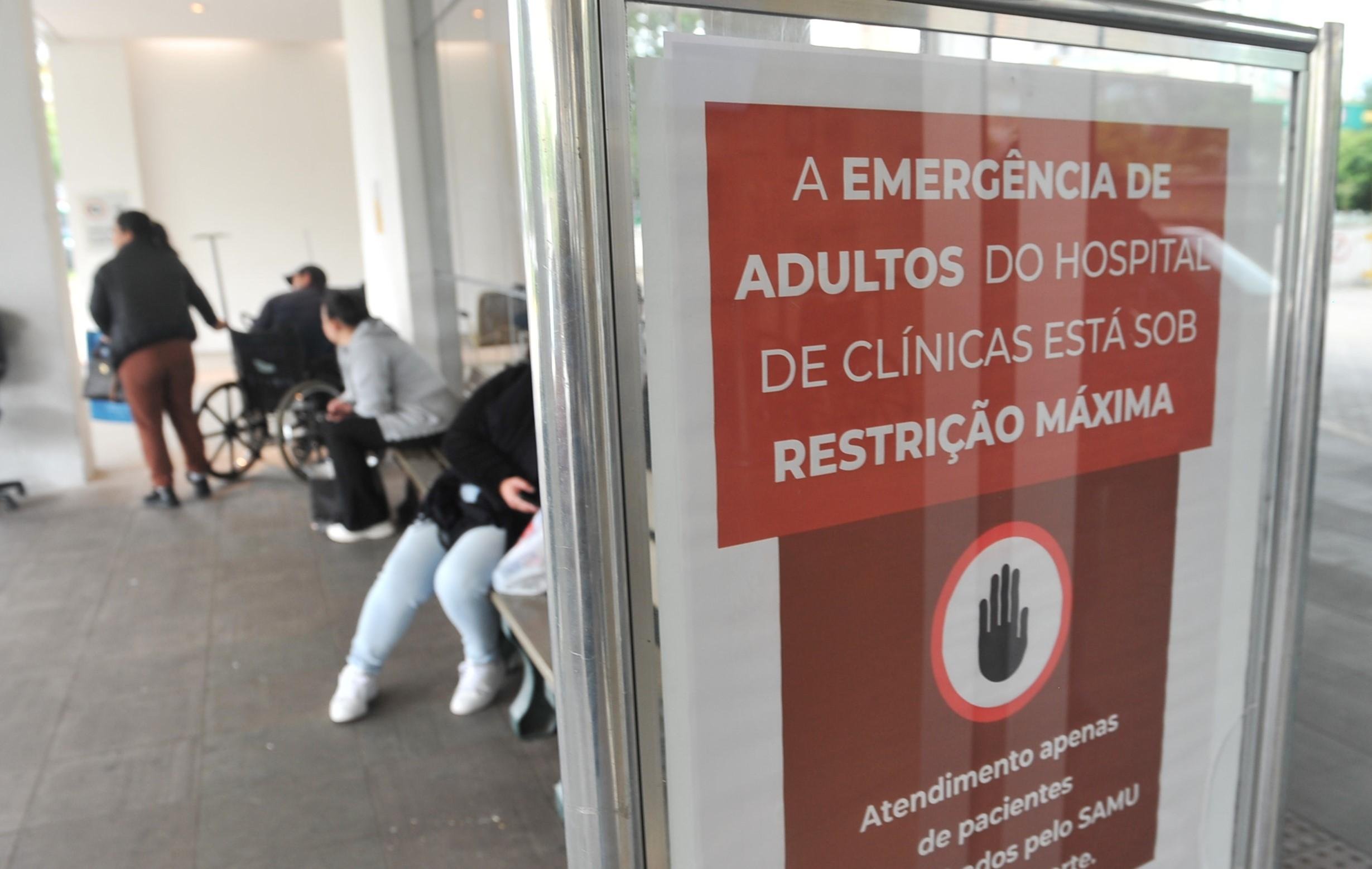 O Hospital de Cl&iacute;nicas tamb&eacute;m est&aacute; operando acima da capacidade, atendendo apenas a casos com risco de morte