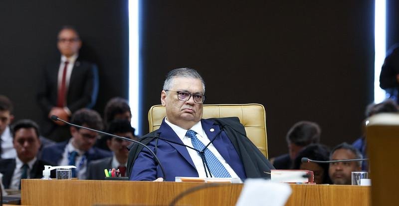 Medida foi tomada ap&oacute;s Dino postar em suas redes sociais mensagens nas quais foi amea&ccedil;ado de morte