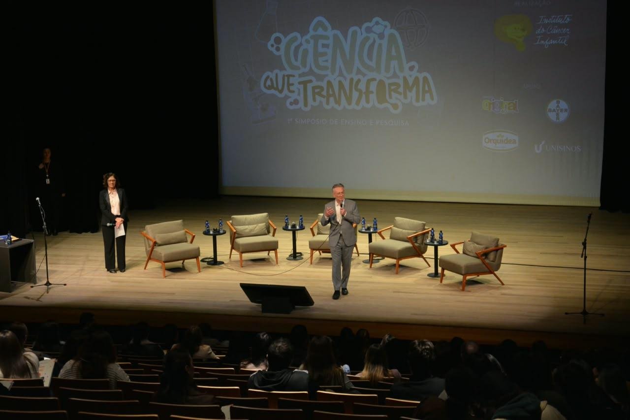 A abertura do evento contou com a presen&ccedil;a de Algemir Lunardi Brunetto, diretor-executivo e fundador do Instituto do C&acirc;ncer Infantil, e Denise Zaffari, decana da Escola de Sa&uacute;de da Unisinos