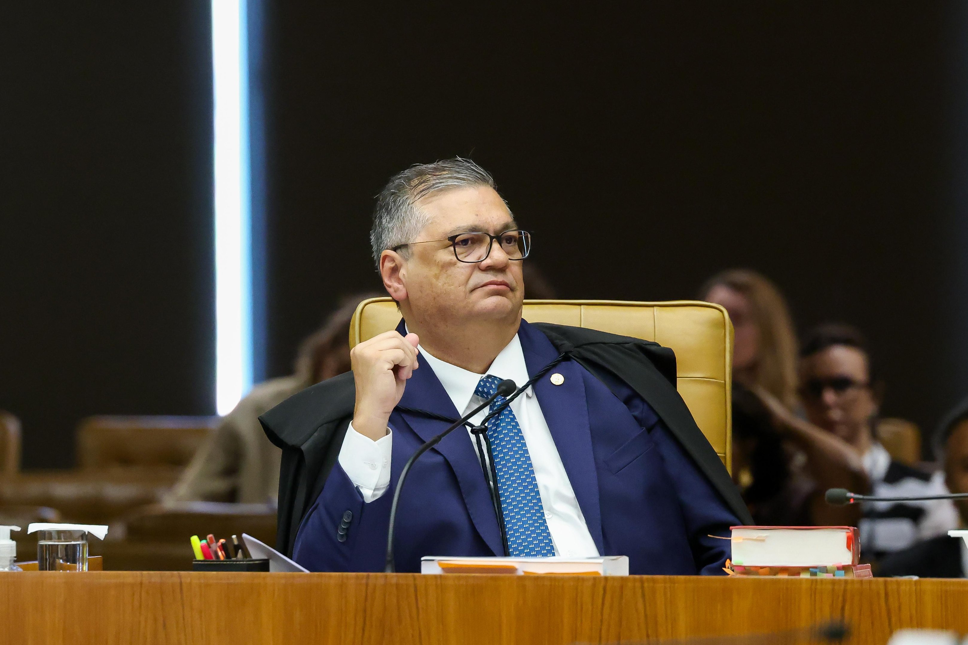 Fl&aacute;vio Dino pede vista de julgamento sobre Moraes e Mendon&ccedil;a