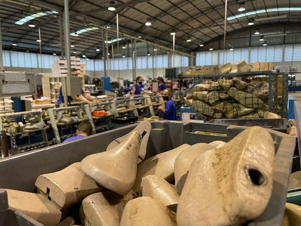 O desafio do aumento de importa&ccedil;&otilde;es &eacute; intensificado com a crise no mercado dom&eacute;stico e internacional