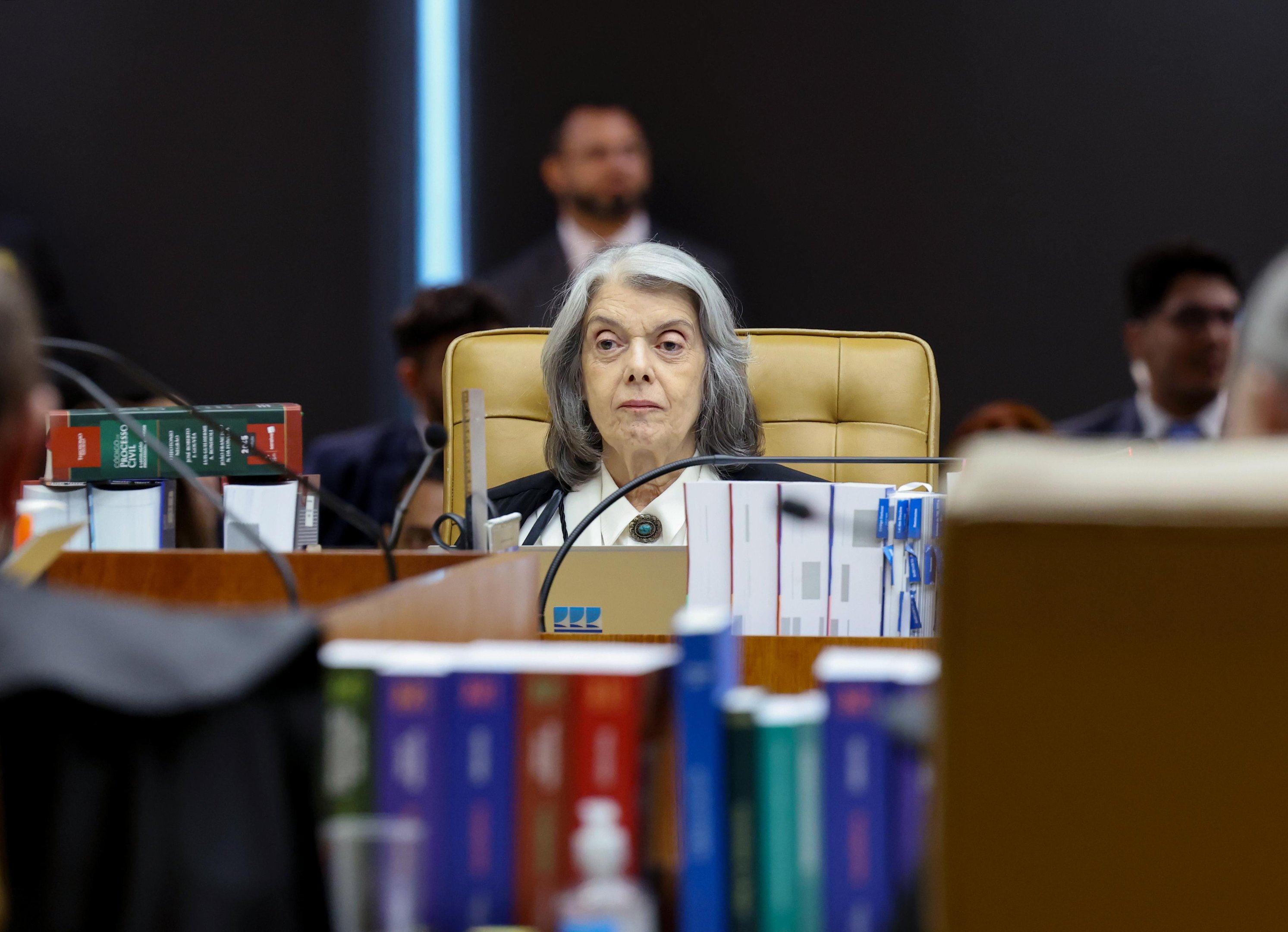 Ministra afirmou estar em &ldquo;profunda consterna&ccedil;&atilde;o e tristeza&rdquo; com bate-boca entre magistrados e criticou a &ldquo;espetaculariza&ccedil;&atilde;o&rdquo; dos casos